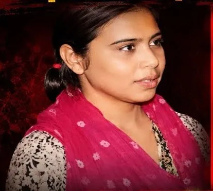 தன் மகனின் 17 வயது நண்பனைத் தன் காமவலையில் வீழ்த்திய தாய்...மகனை கடைக்கு அனுப்பிய பின் உடலுறவு